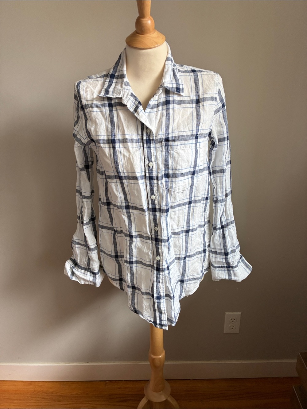 GAP White & Navy Linen Plaid Button-Down Shirt